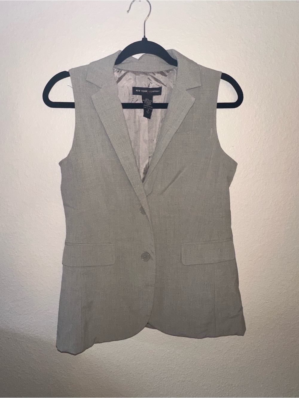 New York & Company Light Gray Sleeveless Blazer Vest